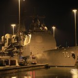 L'USS Lake Erie (CG-70) est entré dans le canal de Panama, vendredi soir. KEYSTONE/EPA/Bienvenido Velasco